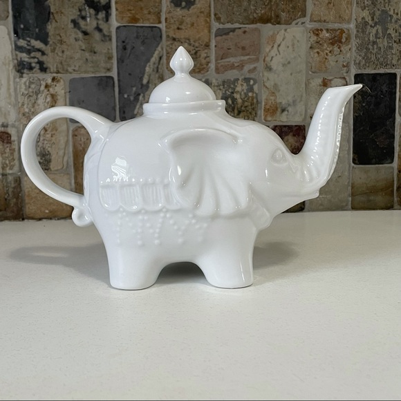 Vintage Corden Blue 32 Oz White Porcelain Elephant Teapot - Picture 5 of 7